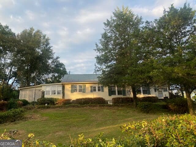 3 bedroom, 2 bathroom, 1,898 sq ft single family residence for sale at 1610 Us Highway 29, West Point, GA 31833