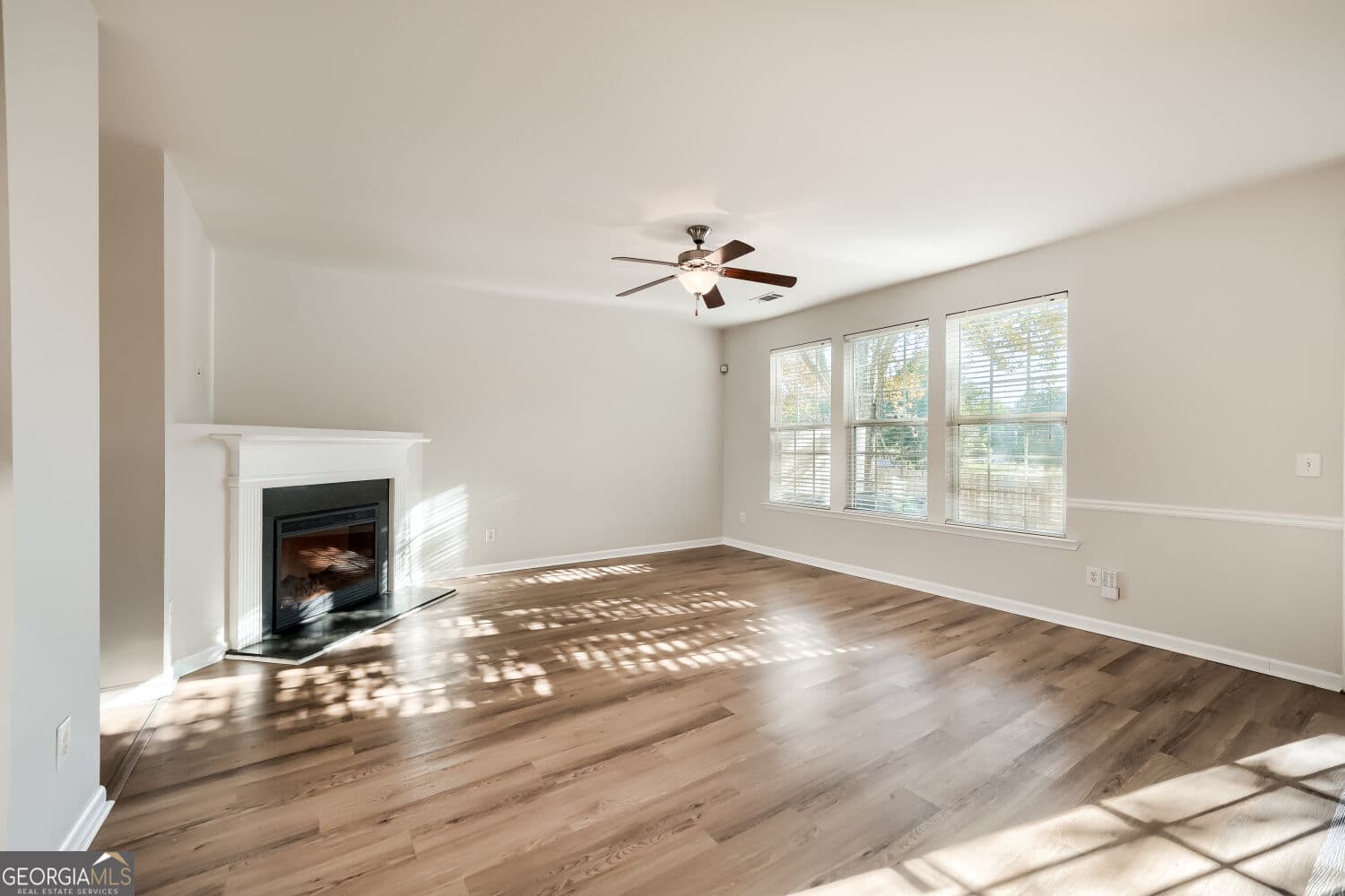 3 bedroom, 2.5 bathroom townhouse for rent at 974 Pierce Ivy Court, Lawrenceville, GA 30043 for $2,300 a month — photo 4