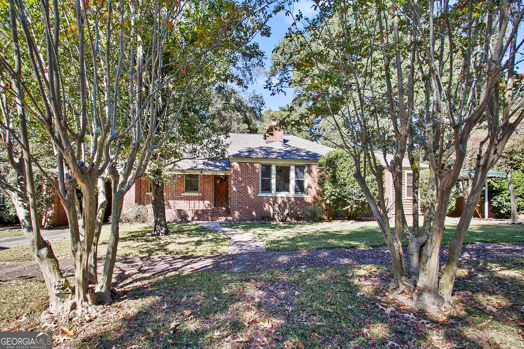 3 bedroom, 2 bathroom, 1,870 sq ft single family residence for sale at 940 Curry Drive, Macon, GA 31211 — photo 1 of 39