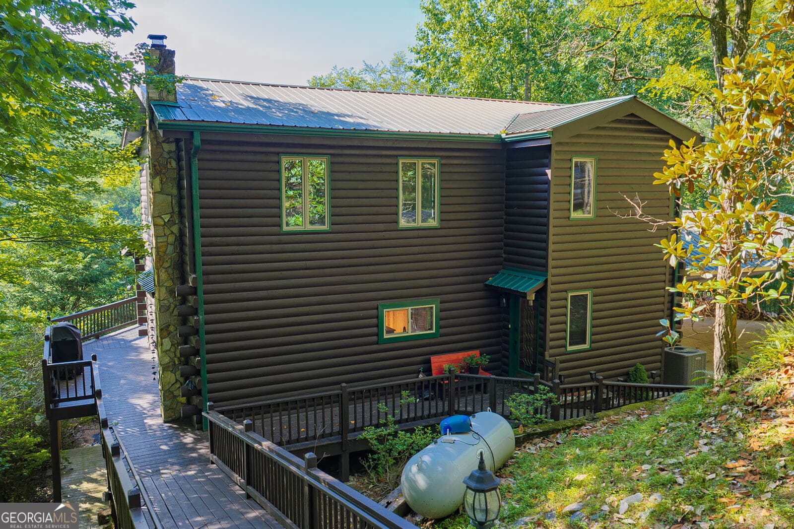 3 bedroom, 3 bathroom, 2,728 sq ft cabin,single family residence for sale at 462 Lyric Lane, Ellijay, GA 30540 — photo 2