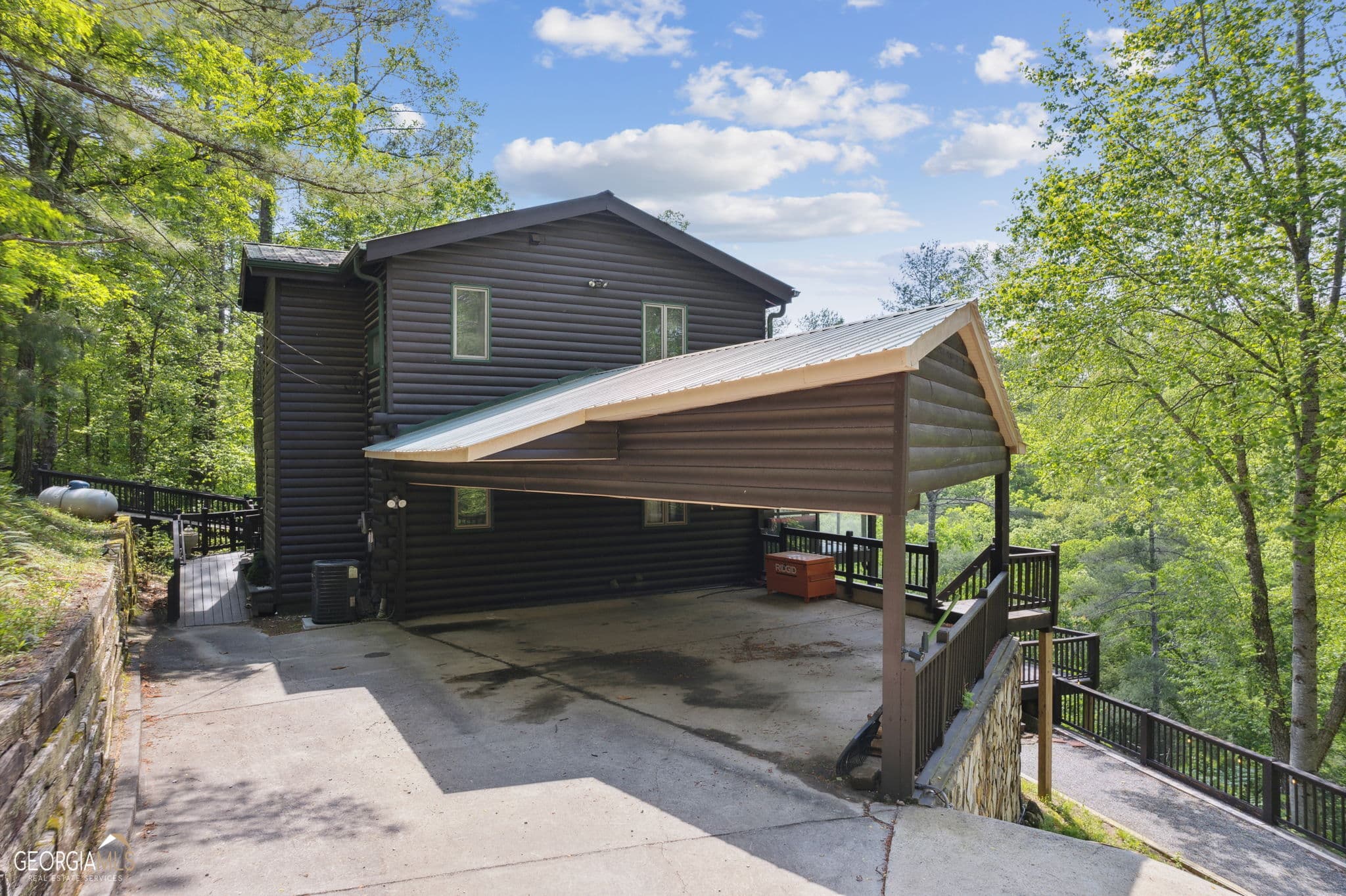 3 bedroom, 3 bathroom, 2,728 sq ft cabin,single family residence for sale at 462 Lyric Lane, Ellijay, GA 30540 — photo 5