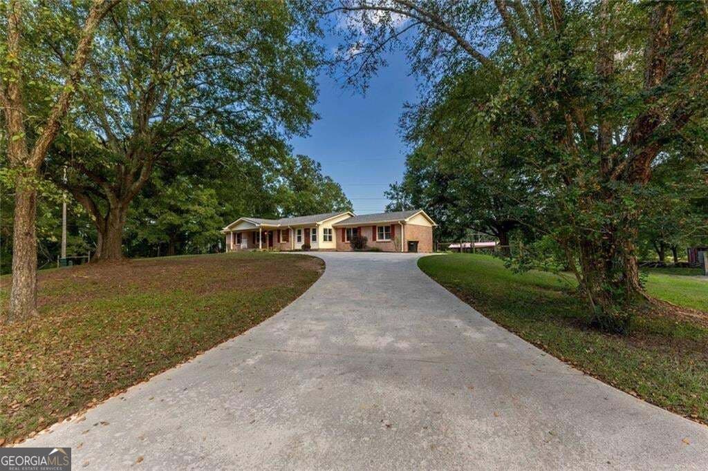 3 bedroom, 2 bathroom, 2,174 sq ft single family residence for sale at 8410 Cleckler Road, Palmetto, GA 30268 — photo 3