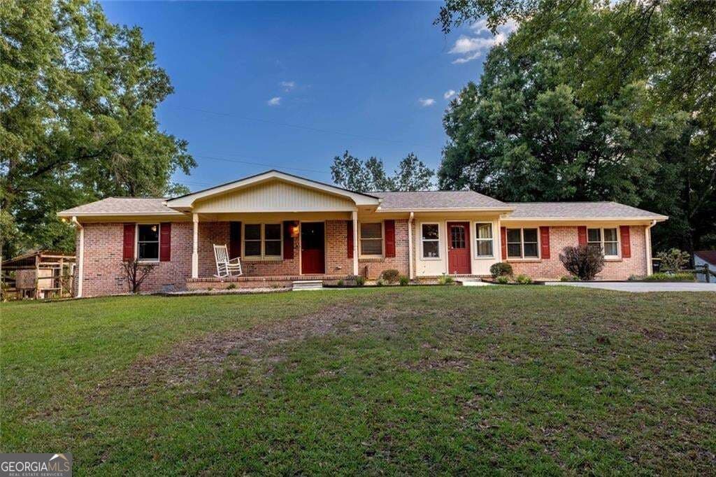 3 bedroom, 2 bathroom, 2,174 sq ft single family residence for sale at 8410 Cleckler Road, Palmetto, GA 30268 — photo 1 of 53