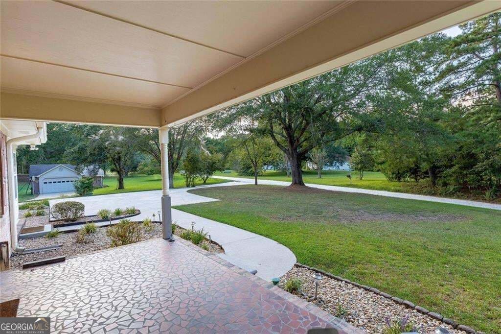 3 bedroom, 2 bathroom, 2,174 sq ft single family residence for sale at 8410 Cleckler Road, Palmetto, GA 30268 — photo 5