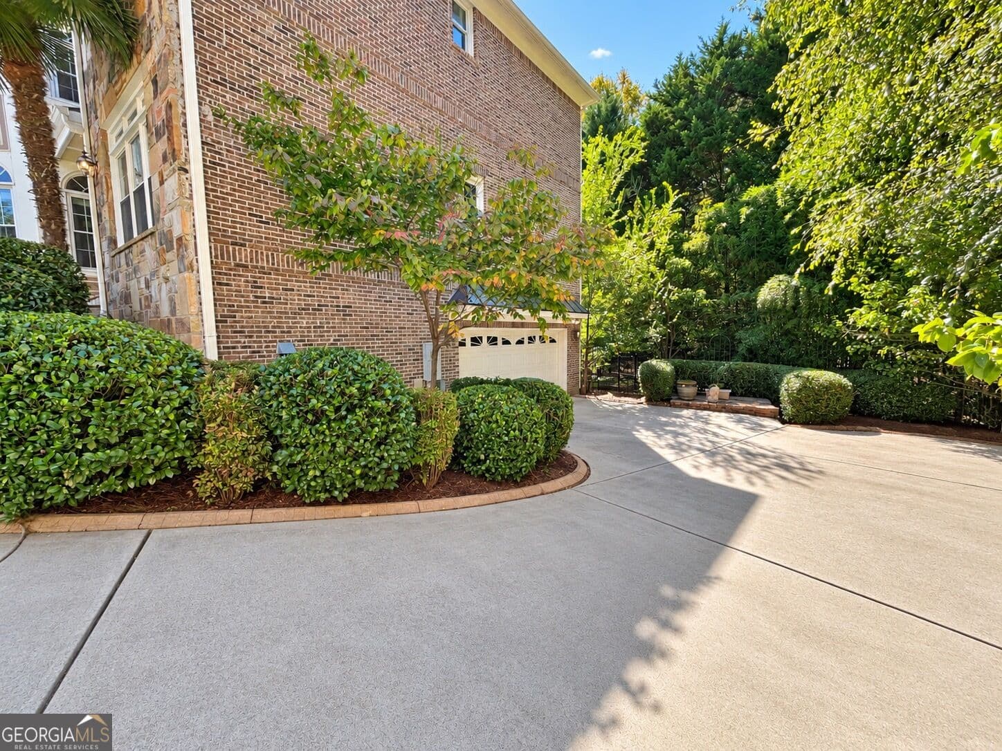 6 bedroom, 5.5 bathroom, 5,329 sq ft single family residence for rent at 125 Stone Pond Lane, Johns Creek, GA 30022 for $6,300 a month — photo 2