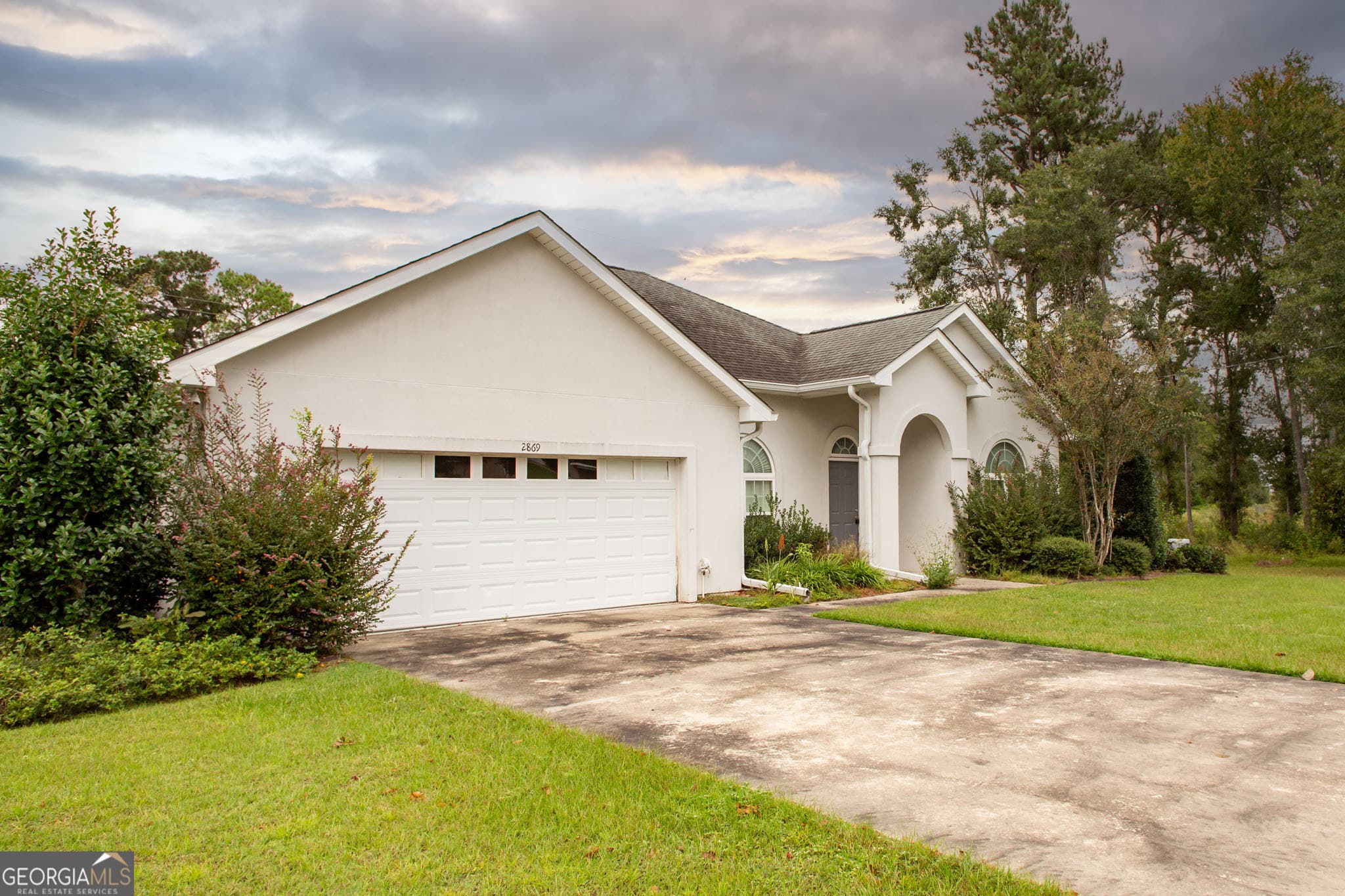 3 bedroom, 2 bathroom, 1,843 sq ft single family residence under contract at 2869 Ben Street, Waycross, GA 31503 — photo 2