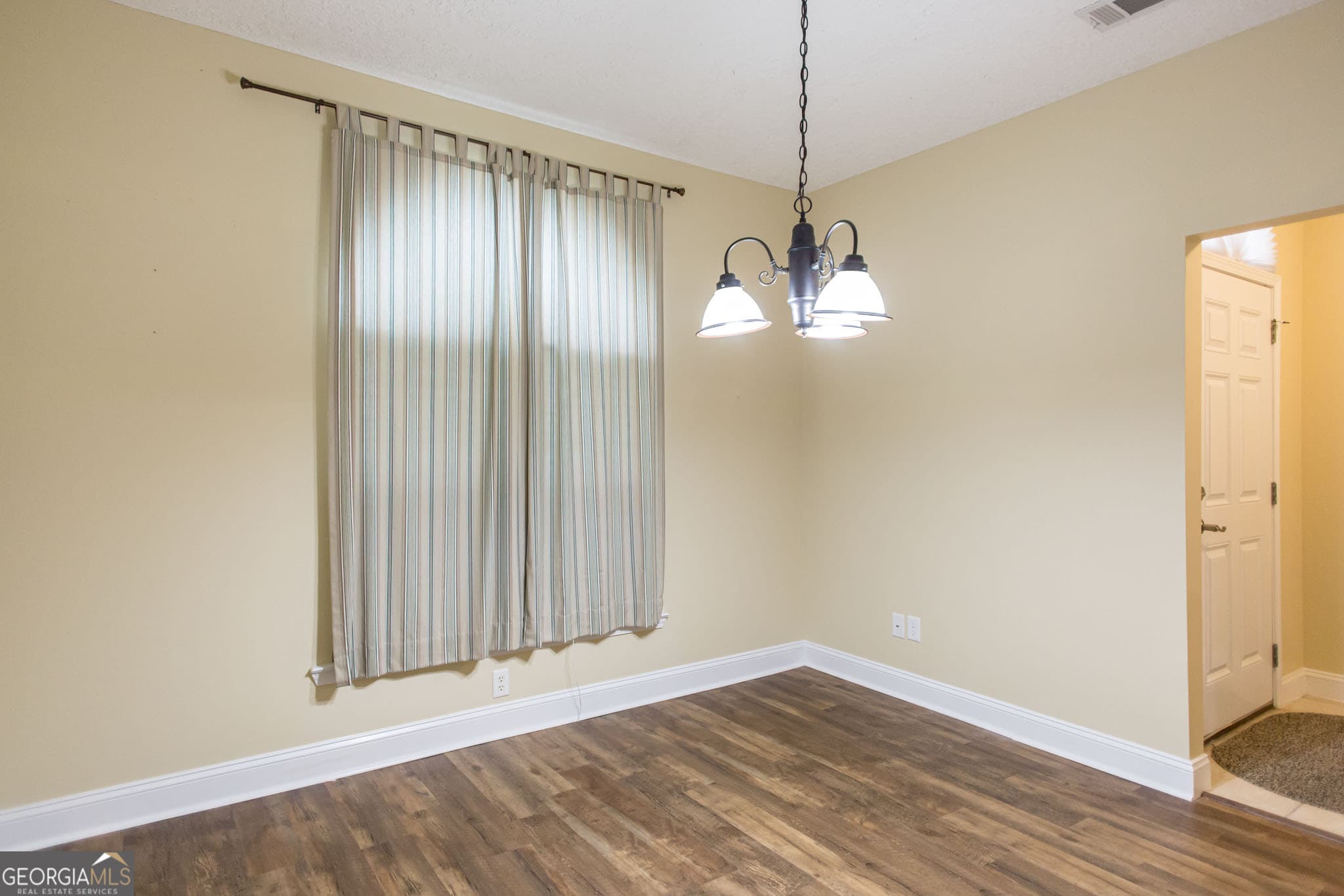 3 bedroom, 2 bathroom, 1,843 sq ft single family residence under contract at 2869 Ben Street, Waycross, GA 31503 — photo 7