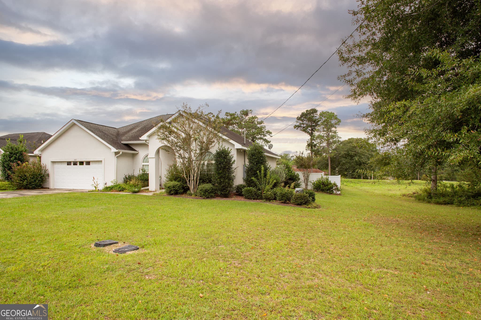 3 bedroom, 2 bathroom, 1,843 sq ft single family residence under contract at 2869 Ben Street, Waycross, GA 31503 — photo 3