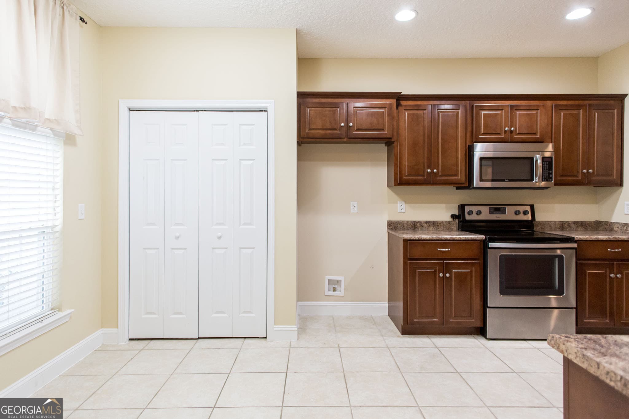 3 bedroom, 2 bathroom, 1,843 sq ft single family residence under contract at 2869 Ben Street, Waycross, GA 31503 — photo 9