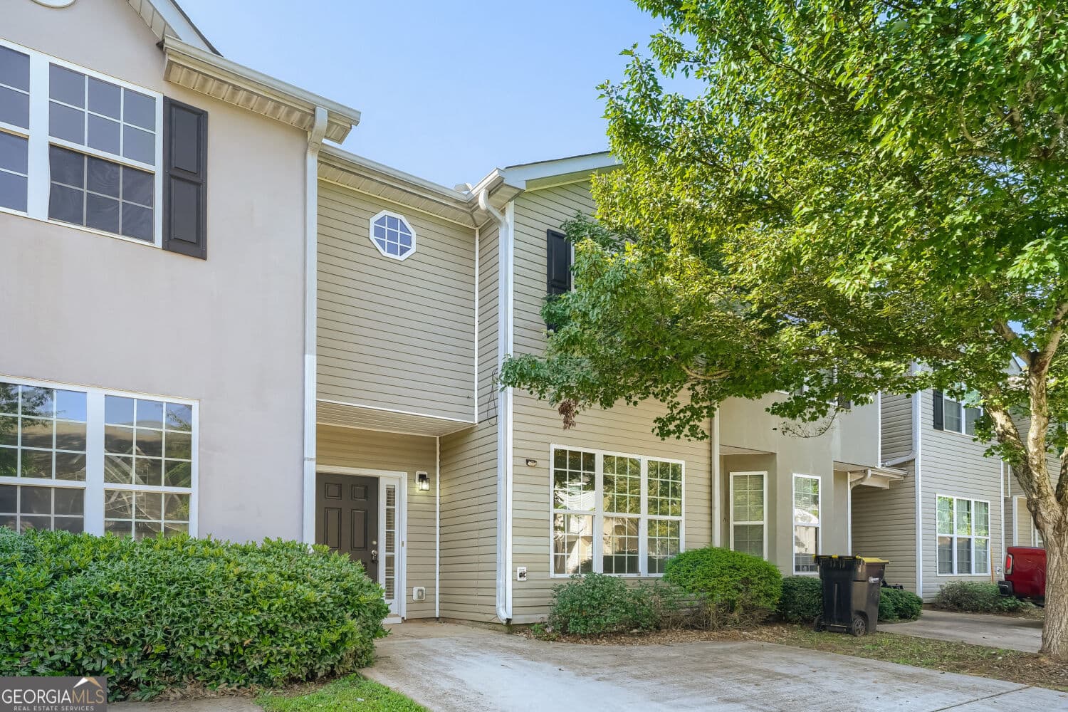 3 bedroom, 2.5 bathroom, 1,500 sq ft townhouse for sale at 2266 Nicole Drive, Hampton, GA 30228 — photo 2