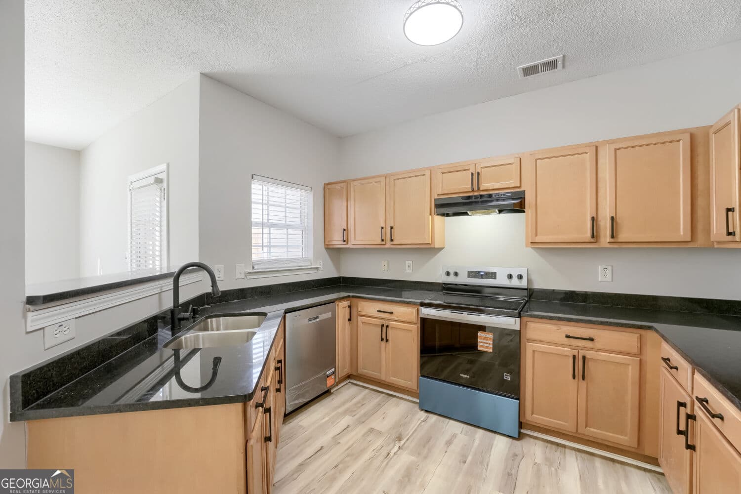 3 bedroom, 2.5 bathroom, 1,500 sq ft townhouse for sale at 2266 Nicole Drive, Hampton, GA 30228 — photo 4