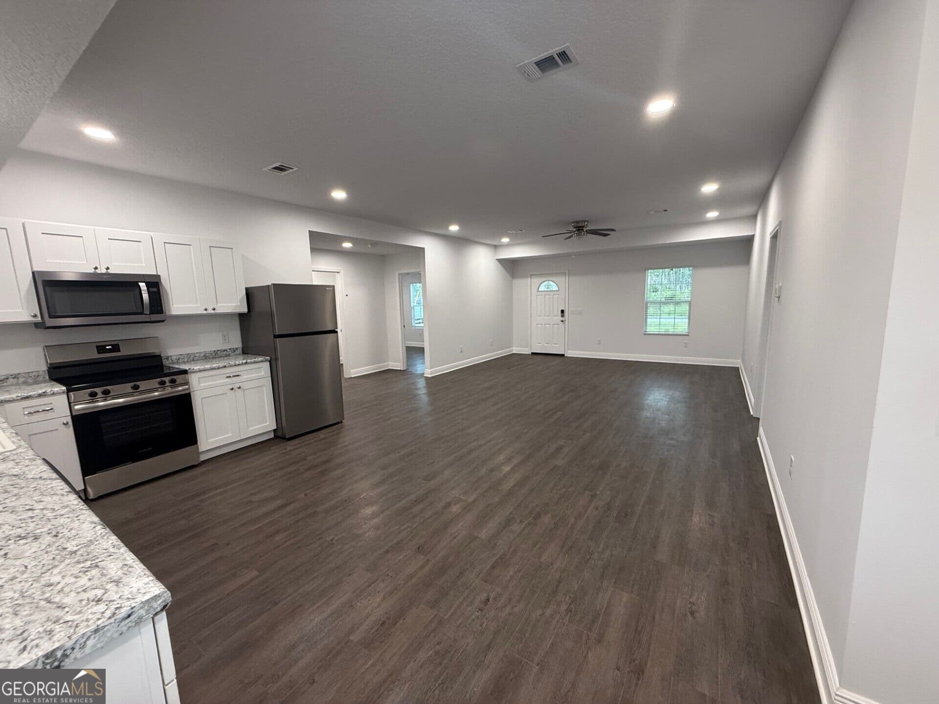 3 bedroom, 2 bathroom, 1,536 sq ft single family residence for sale at 1141 Black Hawk Drive, Waynesville, GA 31566 — photo 2