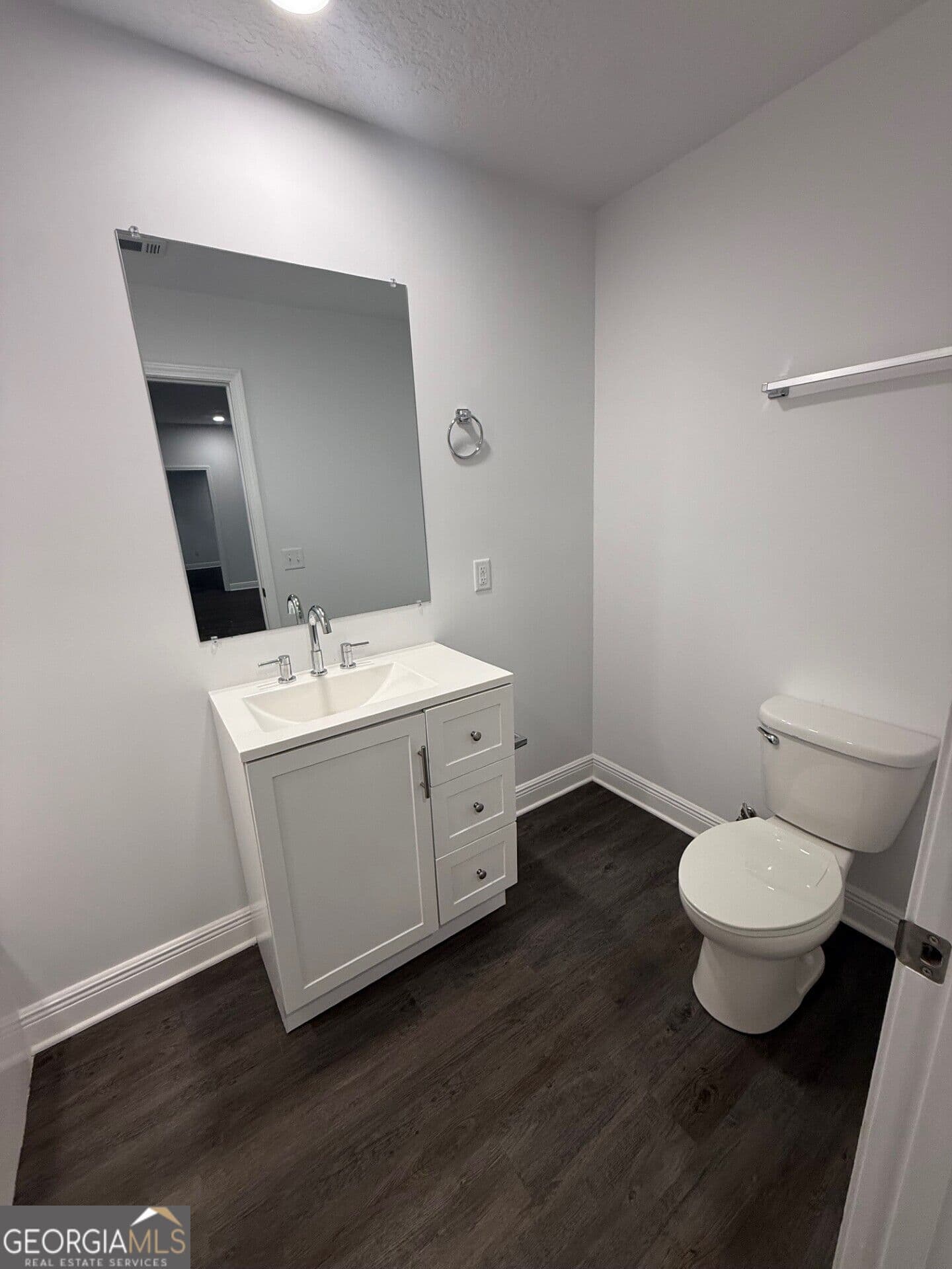3 bedroom, 2 bathroom, 1,536 sq ft single family residence for sale at 1141 Black Hawk Drive, Waynesville, GA 31566 — photo 6