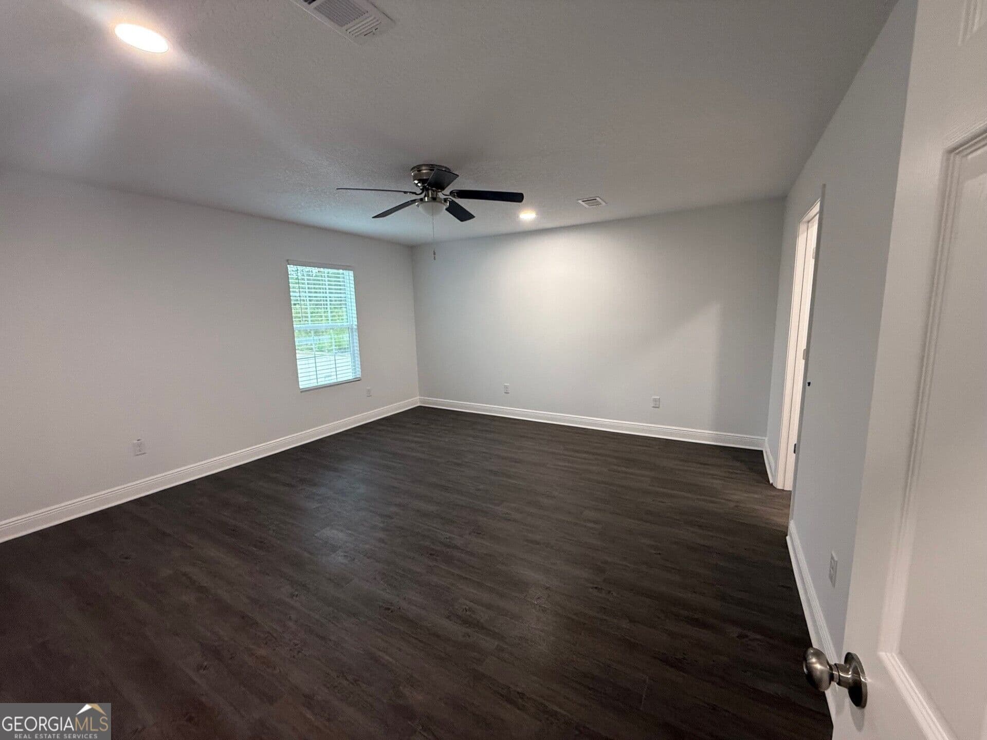 3 bedroom, 2 bathroom, 1,536 sq ft single family residence for sale at 1141 Black Hawk Drive, Waynesville, GA 31566 — photo 7