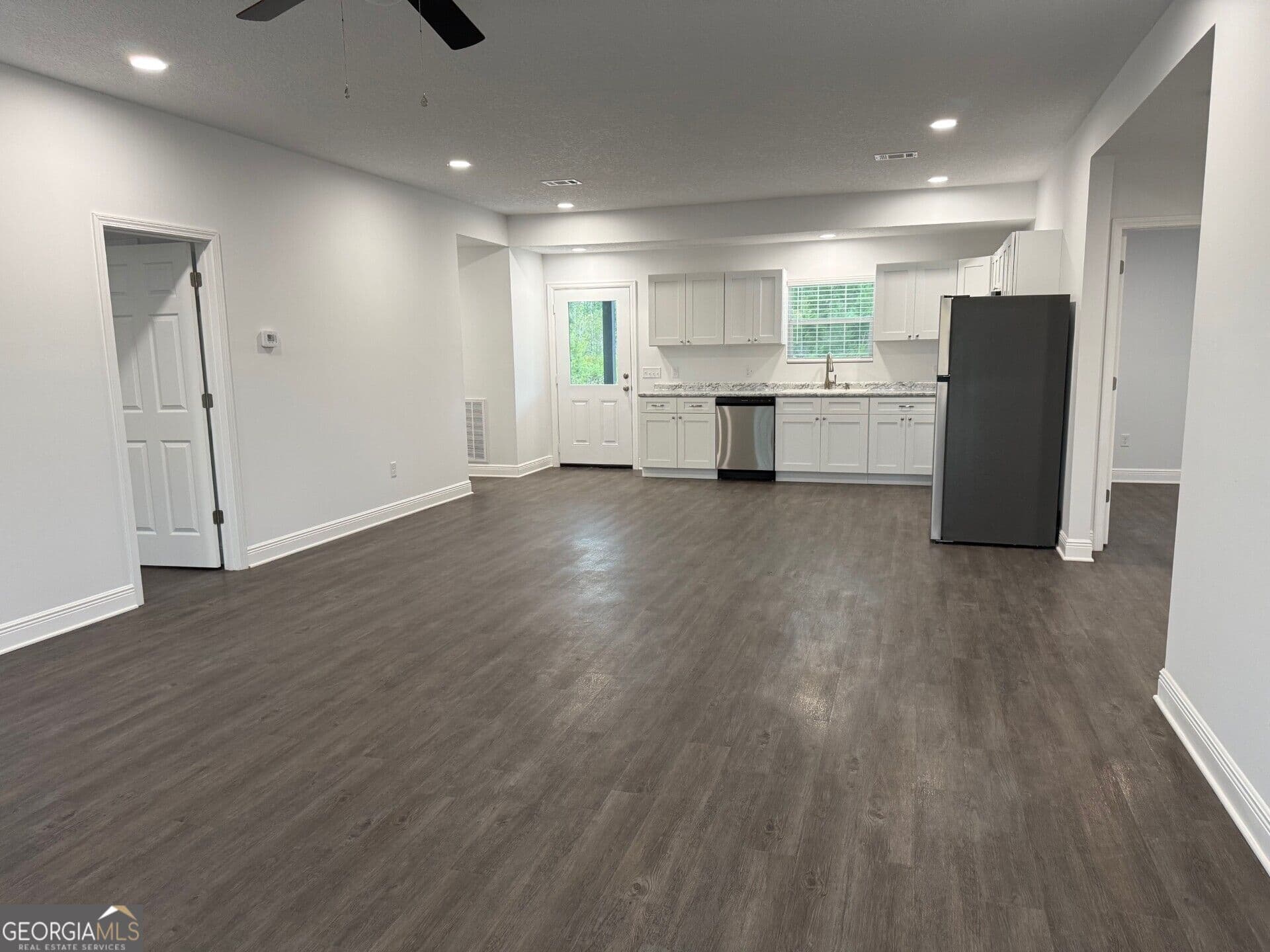 3 bedroom, 2 bathroom, 1,536 sq ft single family residence for sale at 1141 Black Hawk Drive, Waynesville, GA 31566 — photo 3