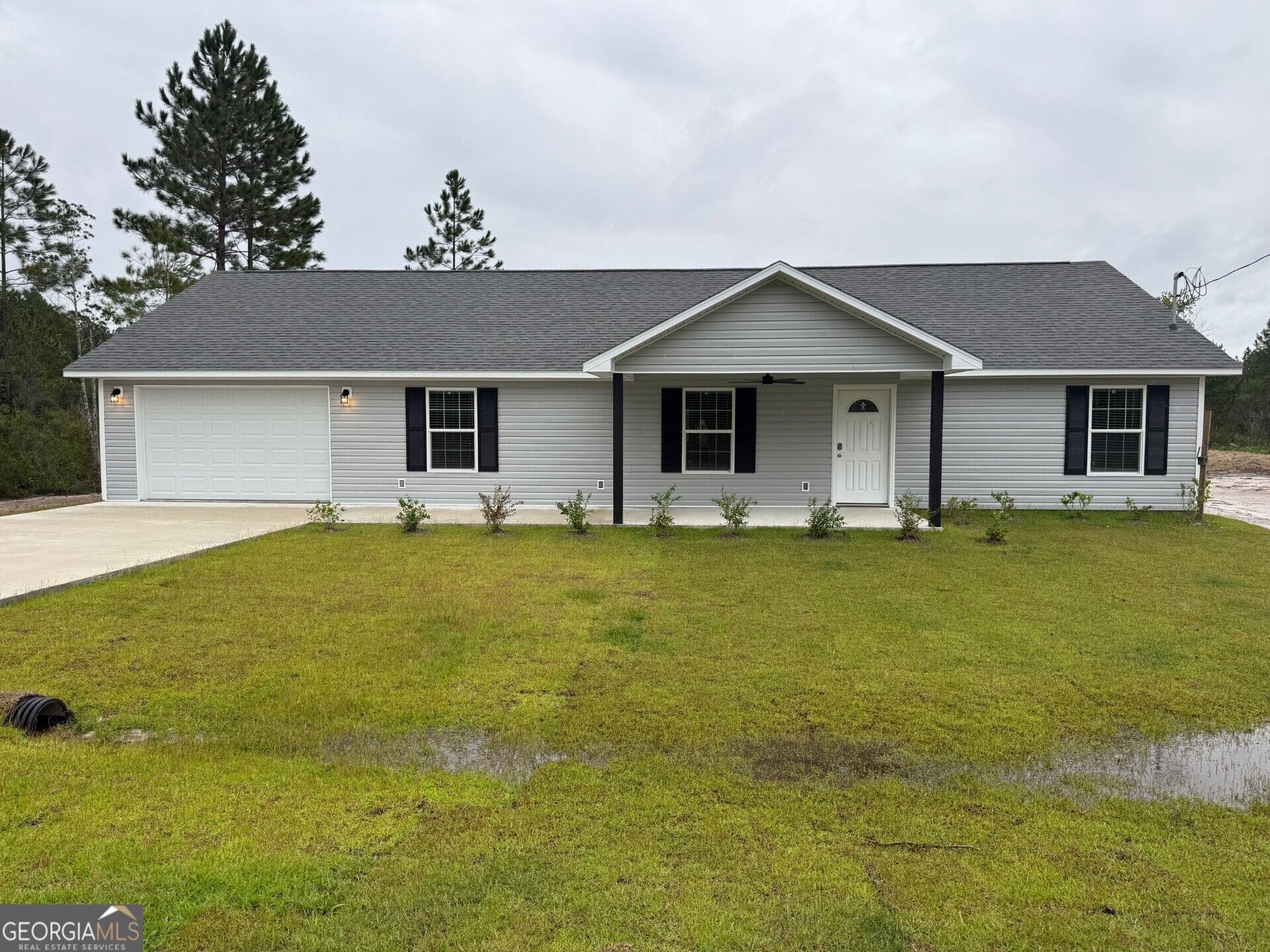 3 bedroom, 2 bathroom, 1,536 sq ft single family residence for sale at 1141 Black Hawk Drive, Waynesville, GA 31566