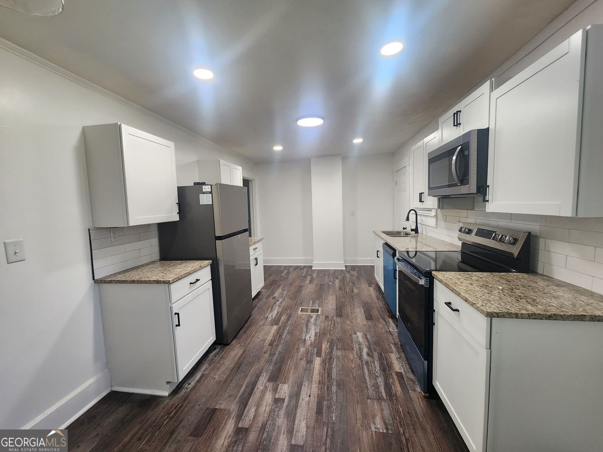 4 bedroom, 2 bathroom, 1,700 sq ft single family residence for rent at 5503 Buena Vista Road, Columbus, GA 31907 for $1,500 a month — photo 10