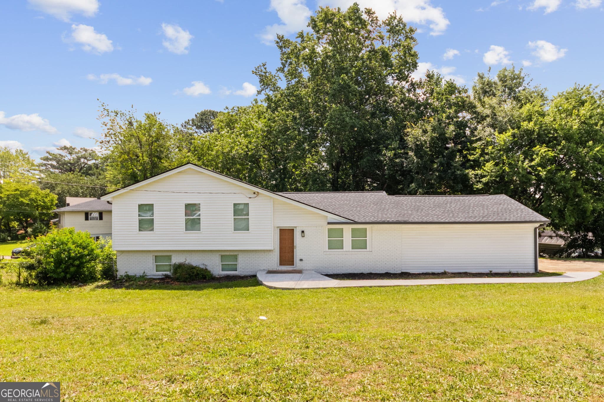 4 bedroom, 2.5 bathroom, 1,851 sq ft single family residence for sale at 925 Majesty Lane, Morrow, GA 30260