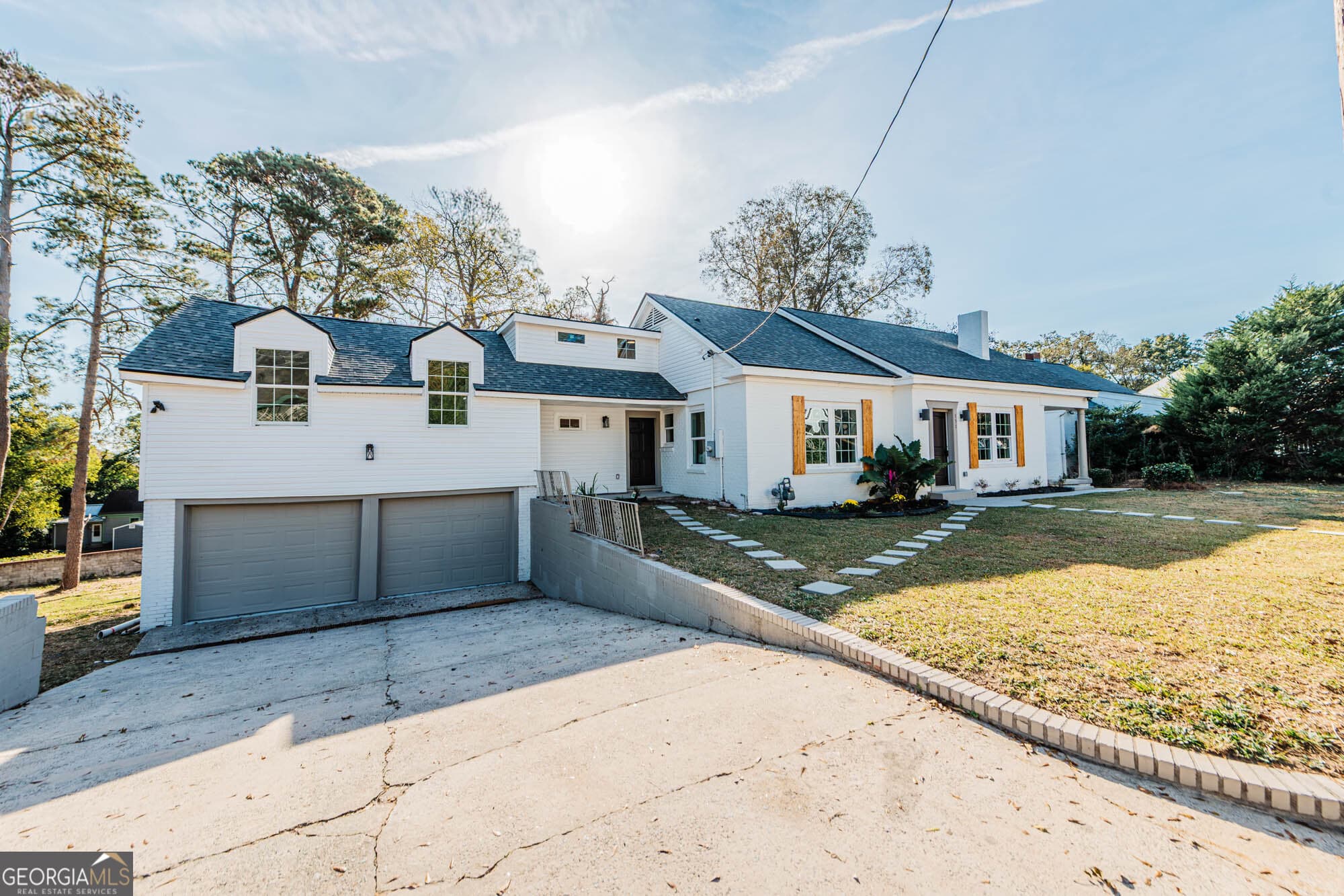 5 bedroom, 3 bathroom, 4,878 sq ft single family residence for sale at 151 Culver Street, Macon, GA 31204 — photo 2
