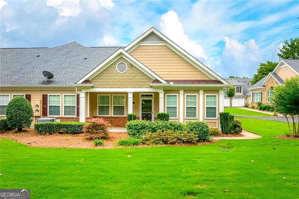 3 bedroom, 3 bathroom, 2,282 sq ft condominium sold at 2711 Grapevine Circle #1501, Cumming, GA 30041