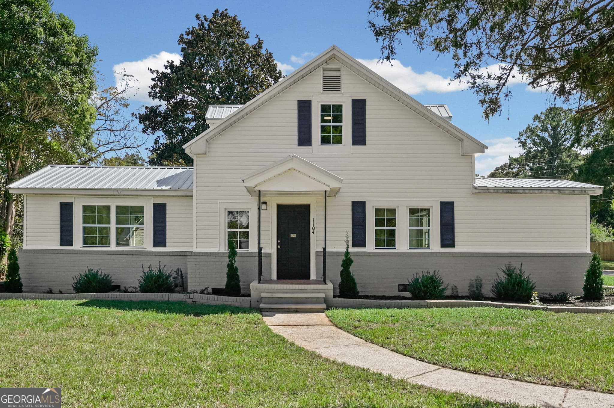 4 bedroom, 2.5 bathroom, 1,514 sq ft single family residence for sale at 1104 E McIntosh Road, Griffin, GA 30223 — photo 1 of 34