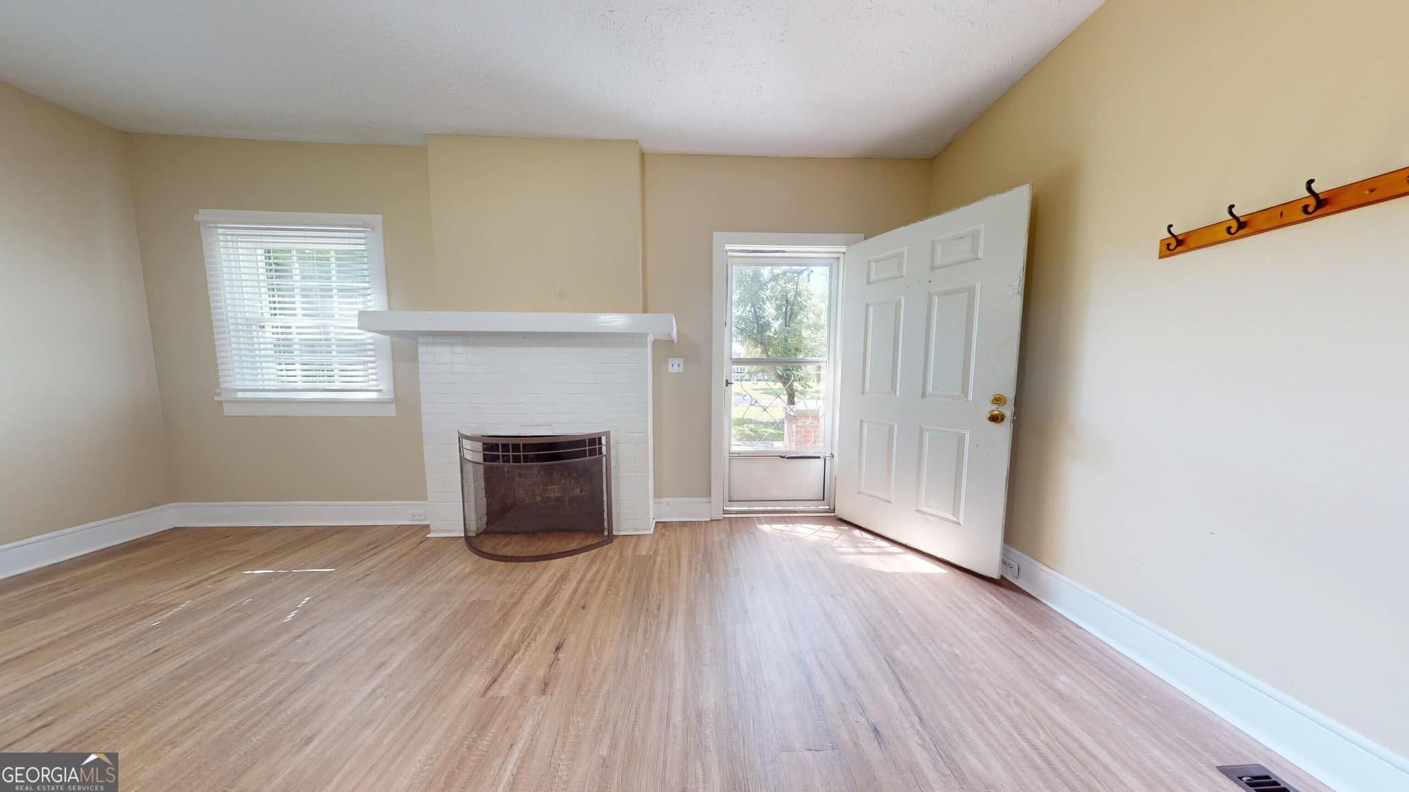 3 bedroom, 2 bathroom, 1,441 sq ft single family residence for sale at 632 W Main Street, Swainsboro, GA 30401 — photo 3