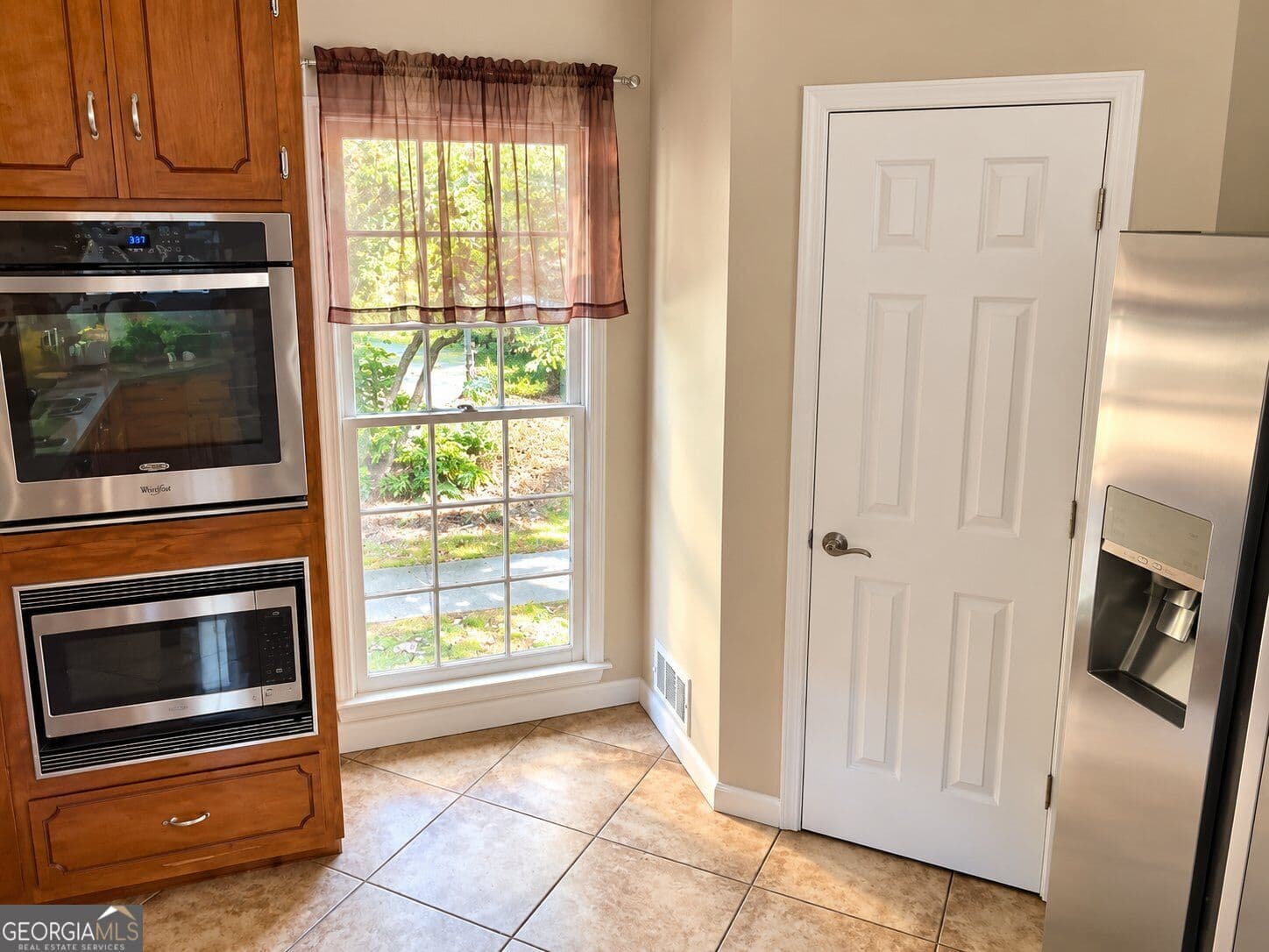 3 bedroom, 2 bathroom, 1,884 sq ft single family residence for rent at 2022 Rocky Point Bluff, Kennesaw, GA 30152 for $2,550 a month — photo 6