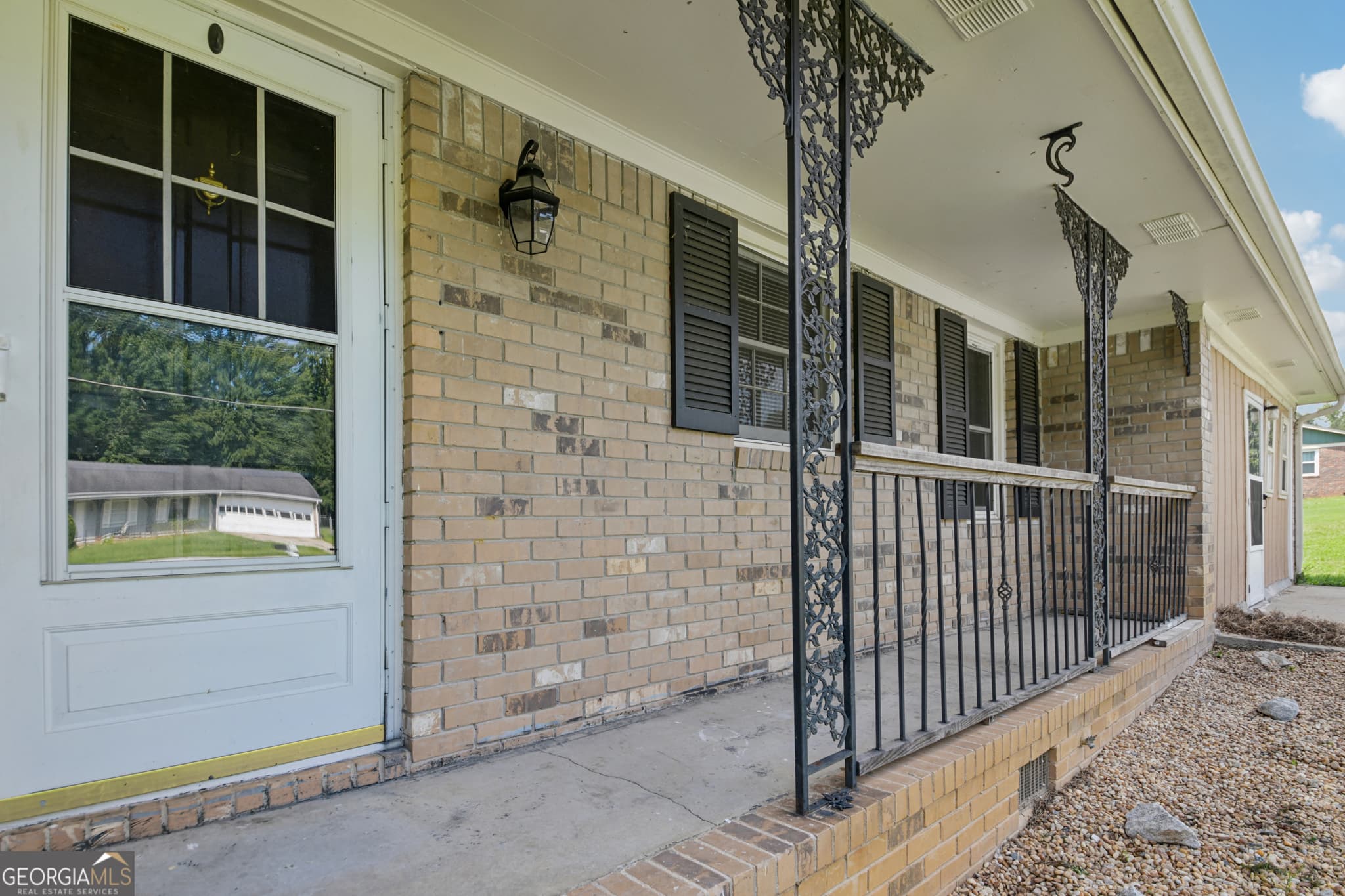3 bedroom, 2 bathroom, 2,204 sq ft single family residence for sale at 4773 Bell Circle, Conyers, GA 30094 — photo 4
