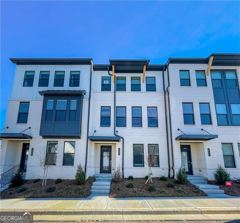 4 bedroom, 3.5 bathroom townhouse for rent at 321 Sammon Way, Lawrenceville, GA 30046 for $2,433 a month — photo 1 of 22