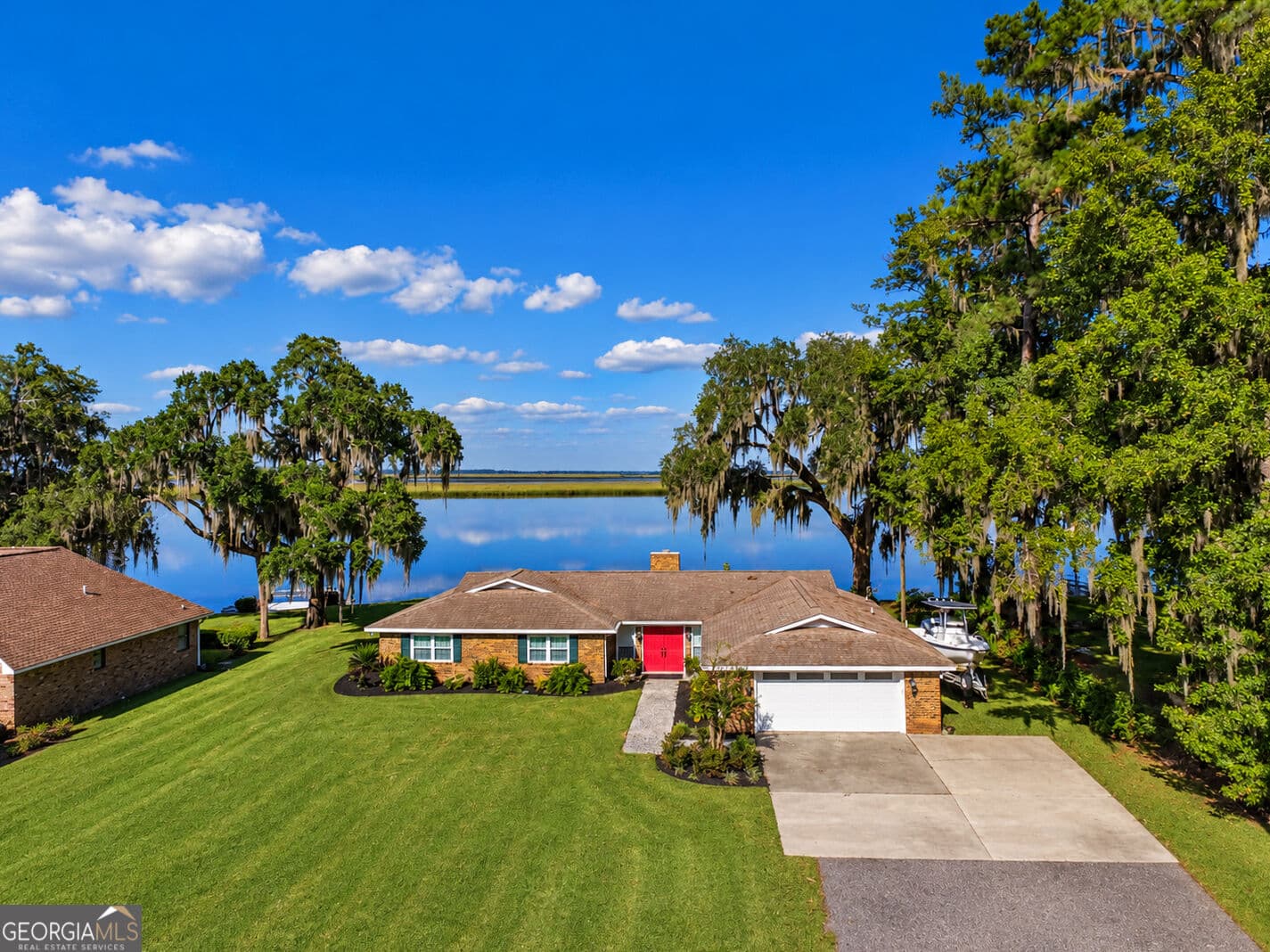 3 bedroom, 2.5 bathroom, 2,019 sq ft single family residence for sale at 30 Williamson Drive, Richmond Hill, GA 31324 — photo 1 of 44