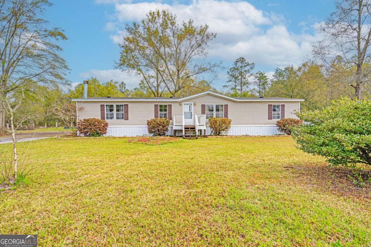 3 bedroom, 2 bathroom, 1,932 sq ft manufactured home,mobile home sold at 5021 Cherrywood Drive, Ellabell, GA 31308
