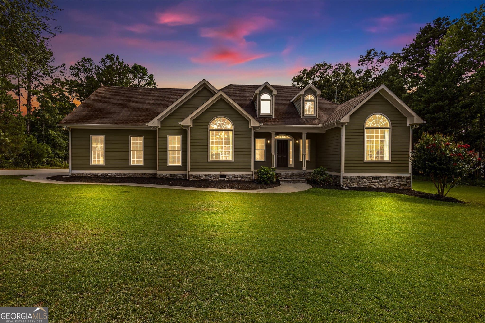 4 bedroom, 3 bathroom, 2,777 sq ft single family residence for sale at 618 Deer Run, Williamson, GA 30292 — photo 3