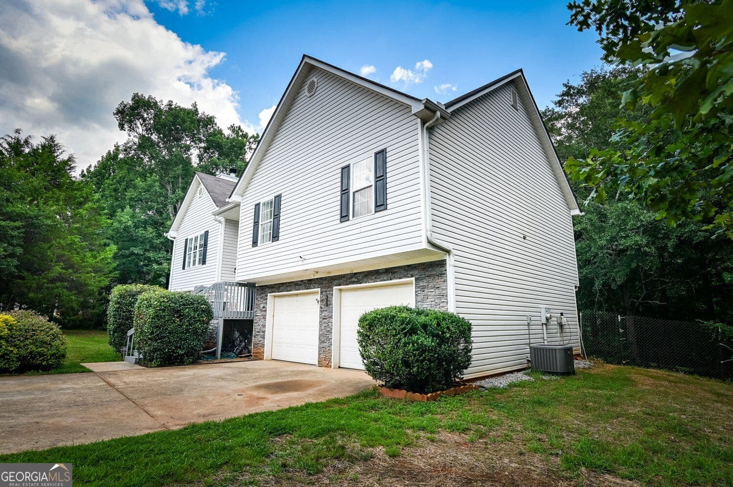 5 bedroom, 3 bathroom, 2,406 sq ft single family residence for sale at 314 Black Willow Court, Locust Grove, GA 30248 — photo 9