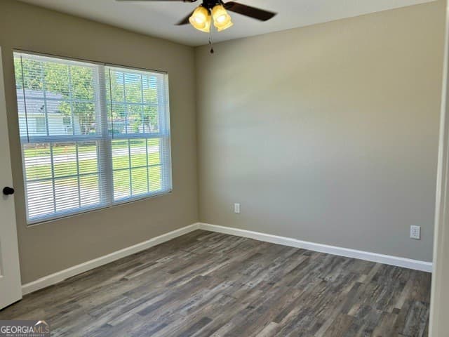 3 bedroom, 2 bathroom, 1,218 sq ft single family residence for sale at 302 E 6th Street, Vidalia, GA 30474 — photo 6