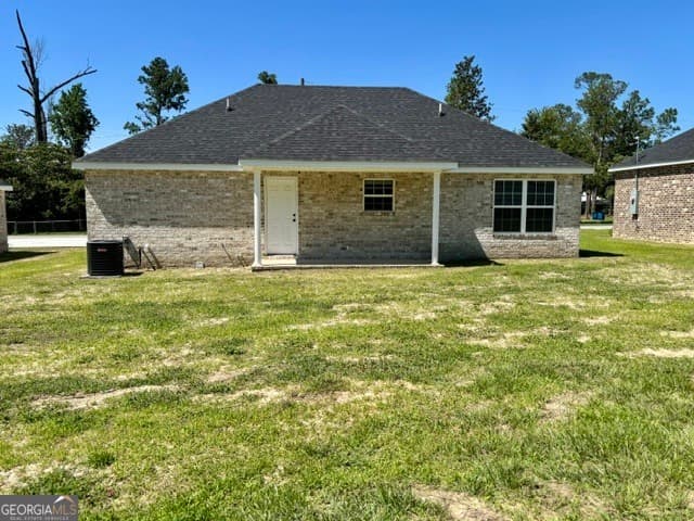 3 bedroom, 2 bathroom, 1,218 sq ft single family residence for sale at 302 E 6th Street, Vidalia, GA 30474 — photo 3