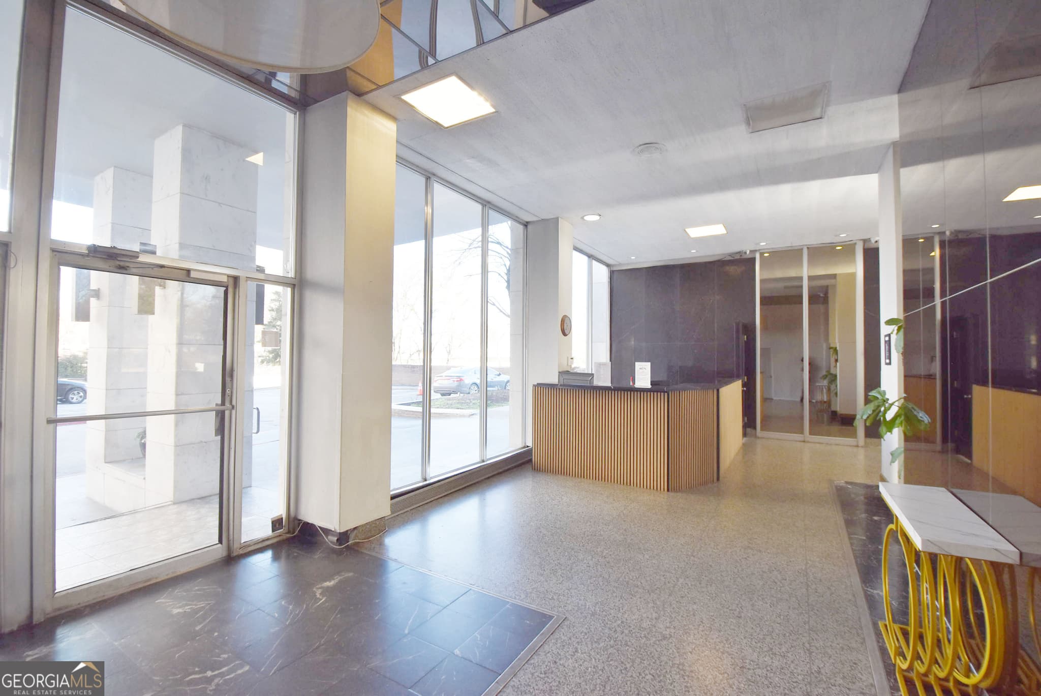 1 bedroom, 1 bathroom, 550 sq ft condominium for sale at 215 Piedmont Avenue 1505, Atlanta, GA 30308 — photo 2