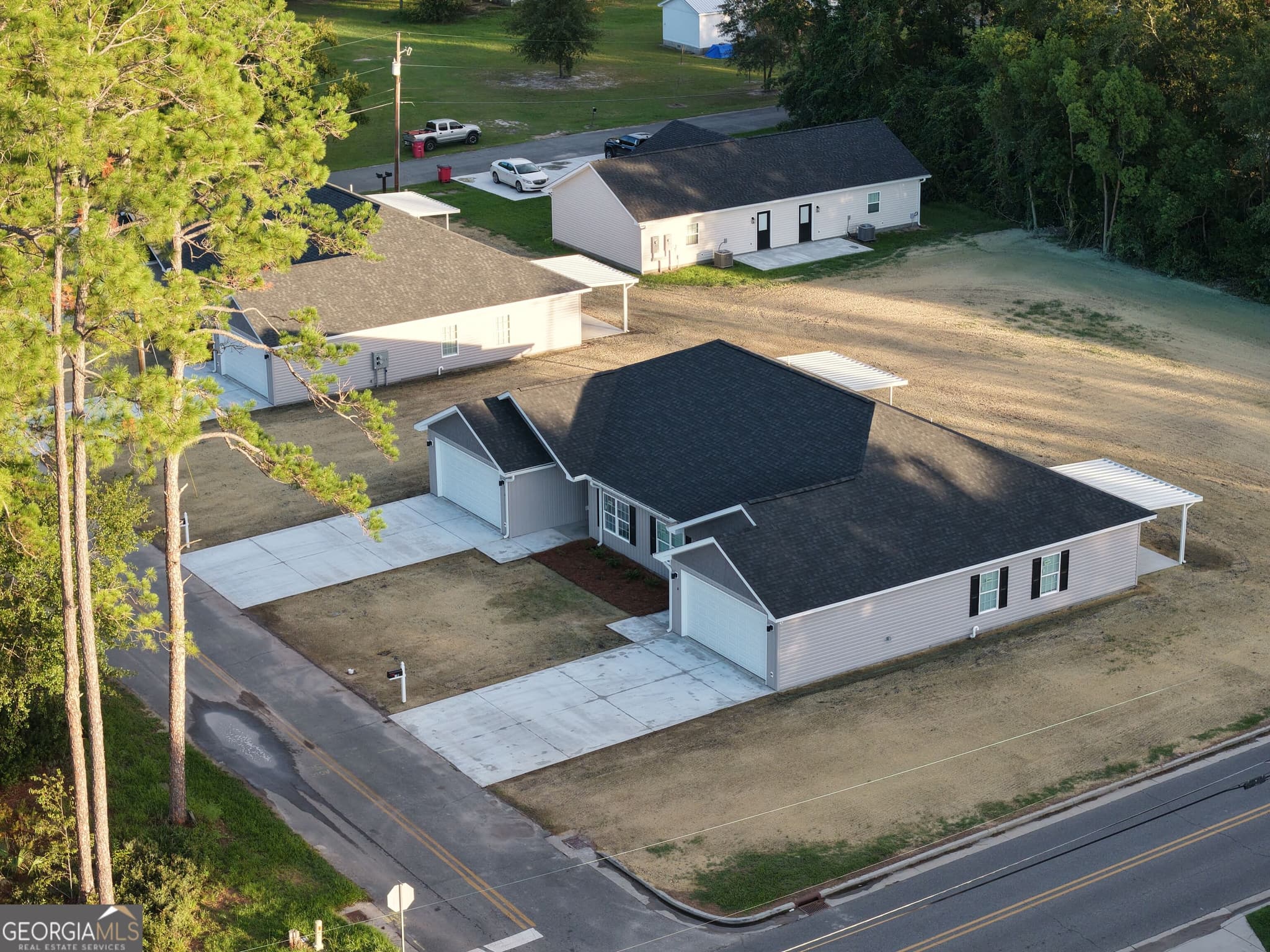 2 bedroom, 2 bathroom, 1,300 sq ft townhouse for rent at 48 Kent Street, Baxley, GA 31513 for $1,550 a month — photo 2