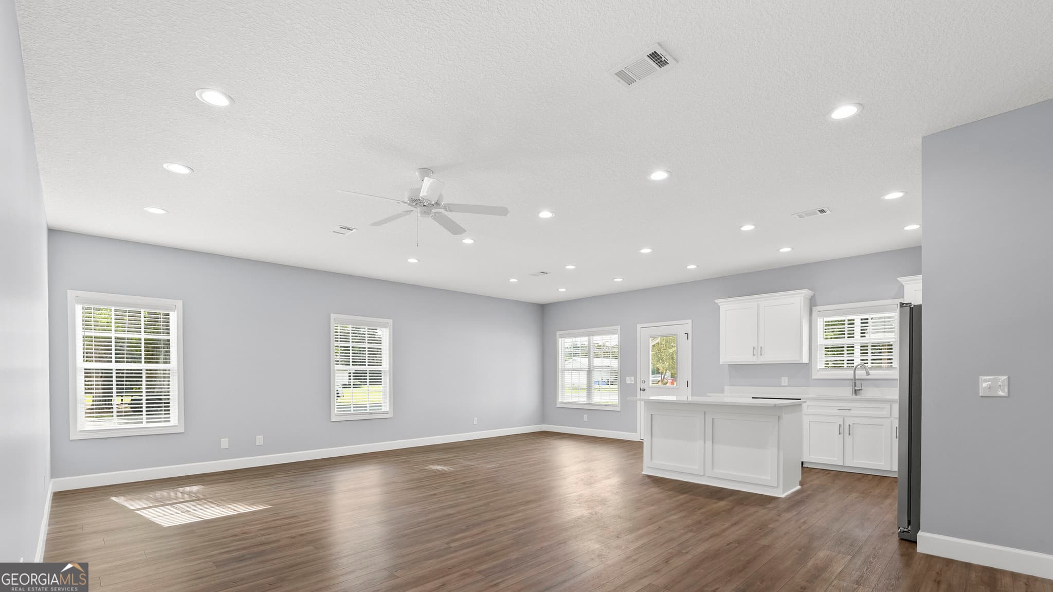 2 bedroom, 2 bathroom, 1,300 sq ft townhouse for rent at 48 Kent Street, Baxley, GA 31513 for $1,550 a month — photo 7