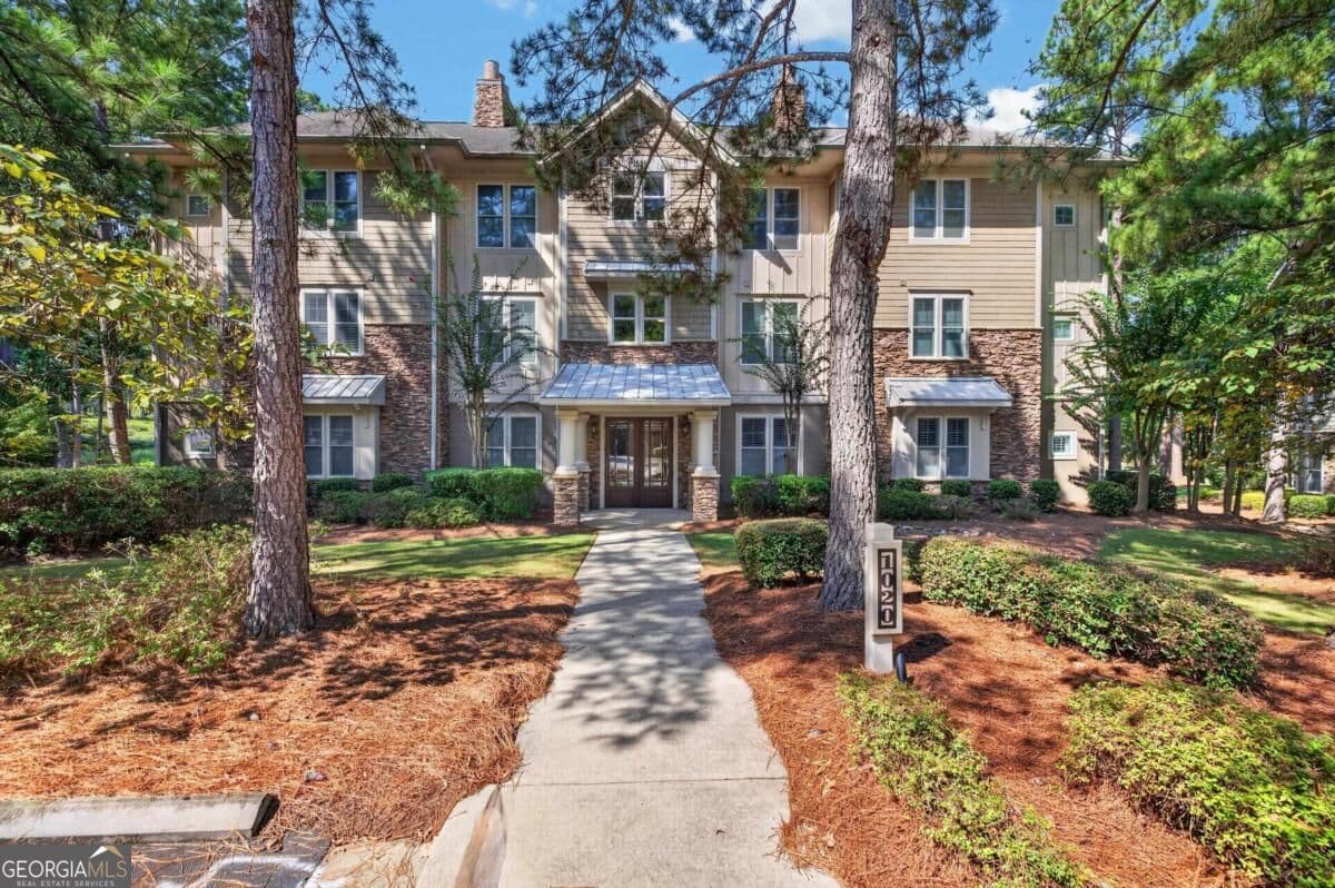 3 bedroom, 3 bathroom, 1,827 sq ft condominium for sale at 1020 F Creekside F, Greensboro, GA 30642