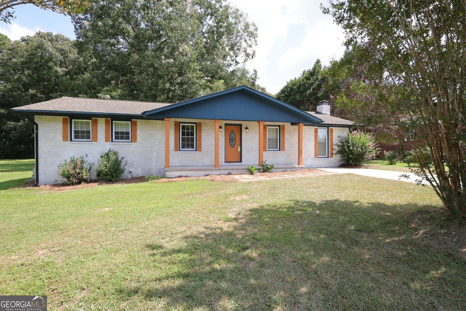 3 bedroom, 2 bathroom, 1,375 sq ft single family residence for sale at 3395 Highway 11,S, Mansfield, GA 30055 — photo 1 of 25