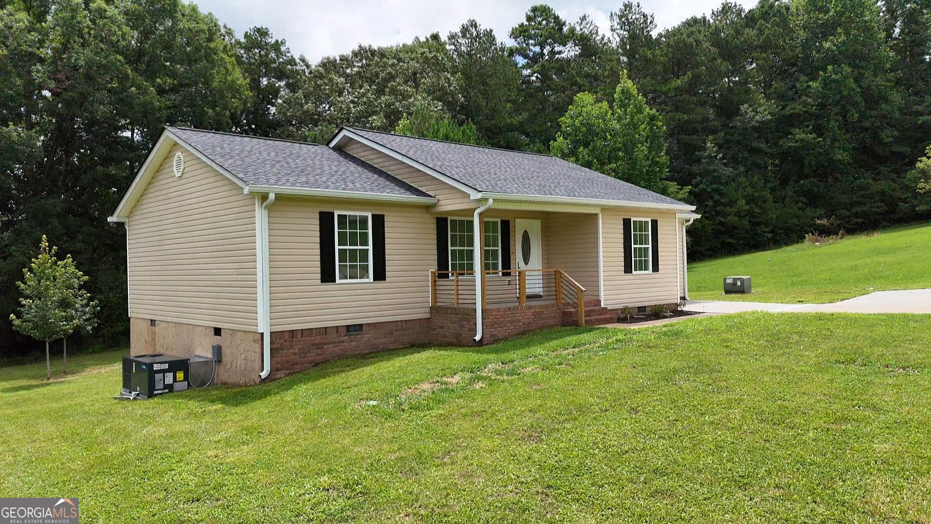 4 bedroom, 3 bathroom, 1,442 sq ft single family residence for sale at 207 Millsap Road, Lafayette, GA 30728 — photo 3