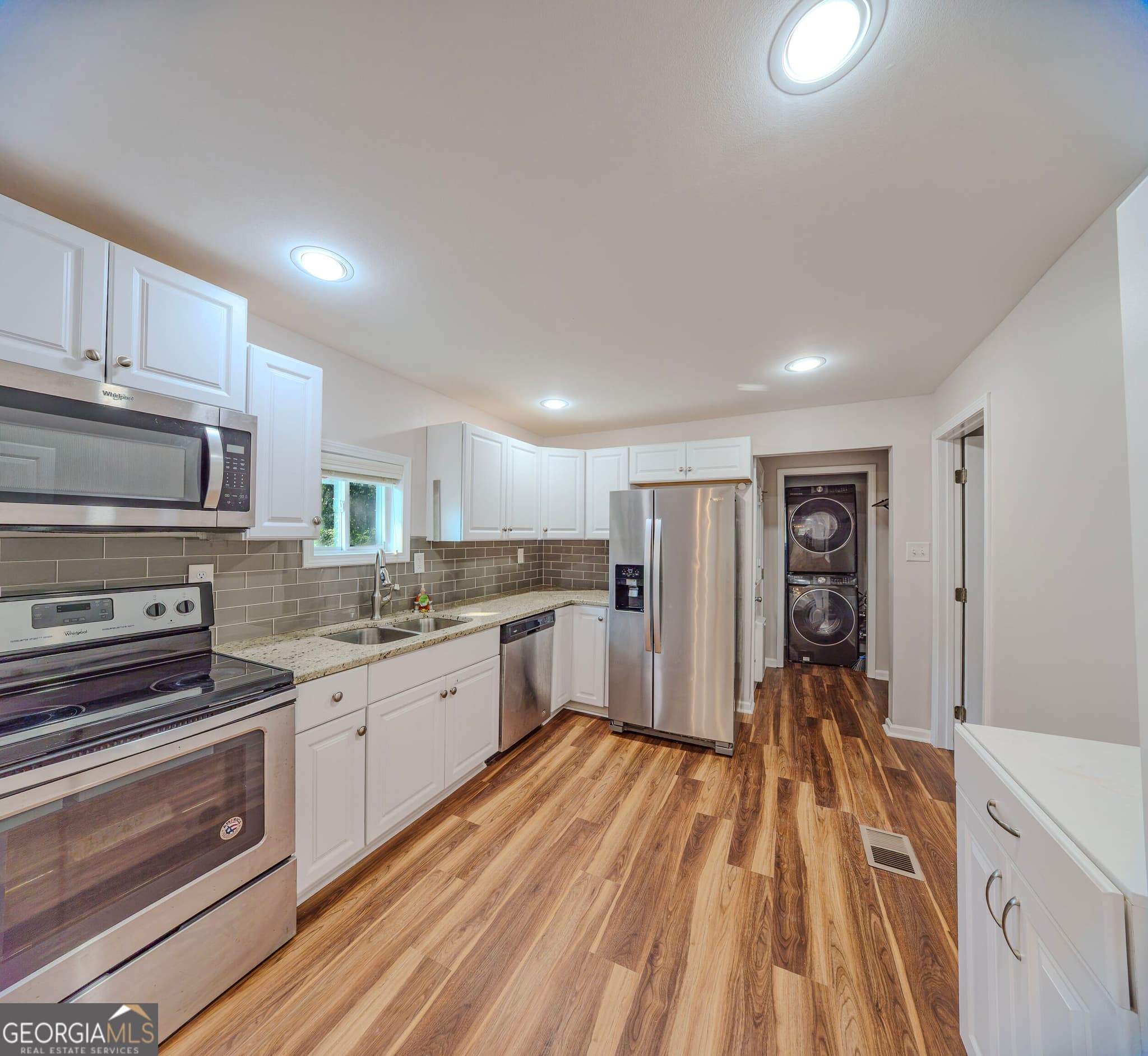 3 bedroom, 2 bathroom, 1,074 sq ft single family residence for sale at 1015 Palmetto Avenue, Atlanta, GA 30314 — photo 6