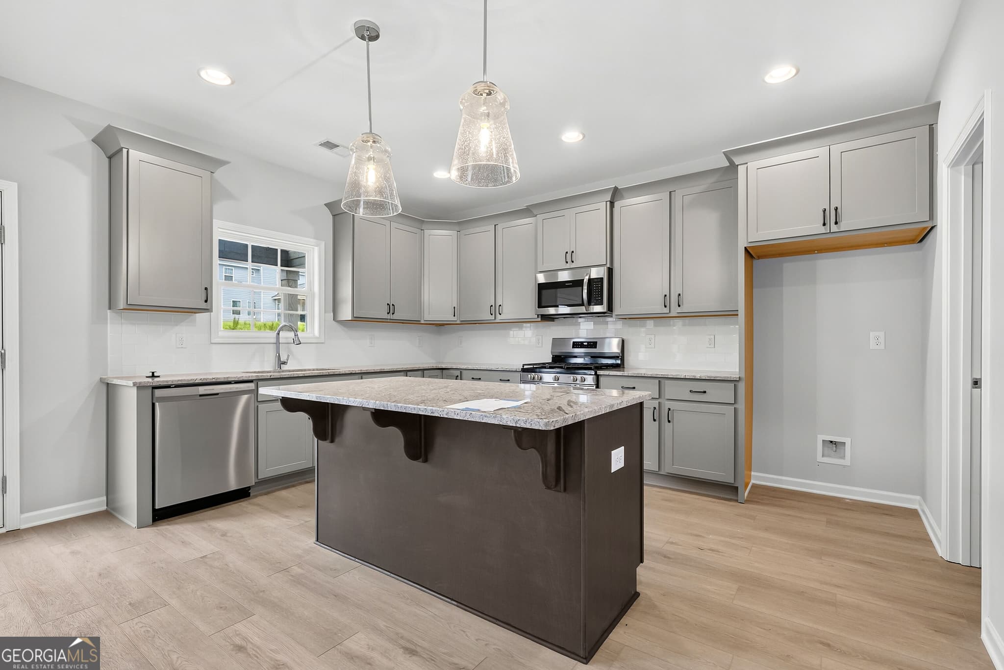 4 bedroom, 2.5 bathroom, 2,599 sq ft single family residence for sale at 428 Lakeview Way 273, Lagrange, GA 30241 — photo 5