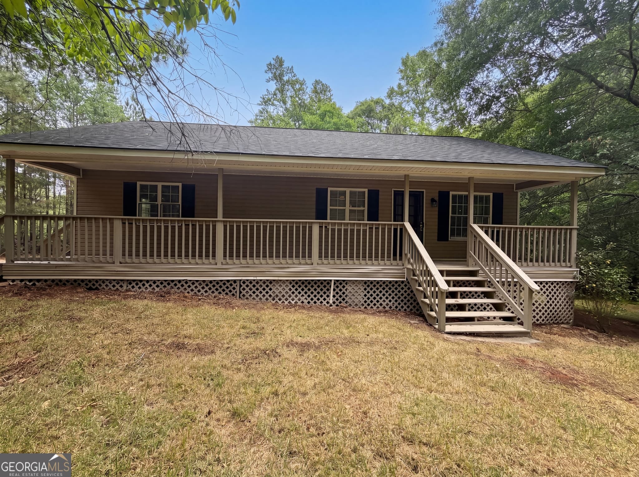 3 bedroom, 2 bathroom, 1,300 sq ft single family residence sold at 2860 Oxford Road, Atlanta, GA 30349