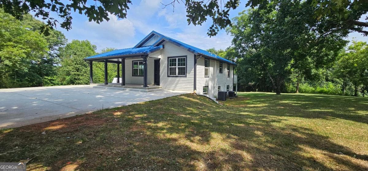 5 bedroom, 2 bathroom, 2,100 sq ft single family residence for sale at 4316 Tanners Mill Road, Braselton, GA 30517 — photo 1 of 45