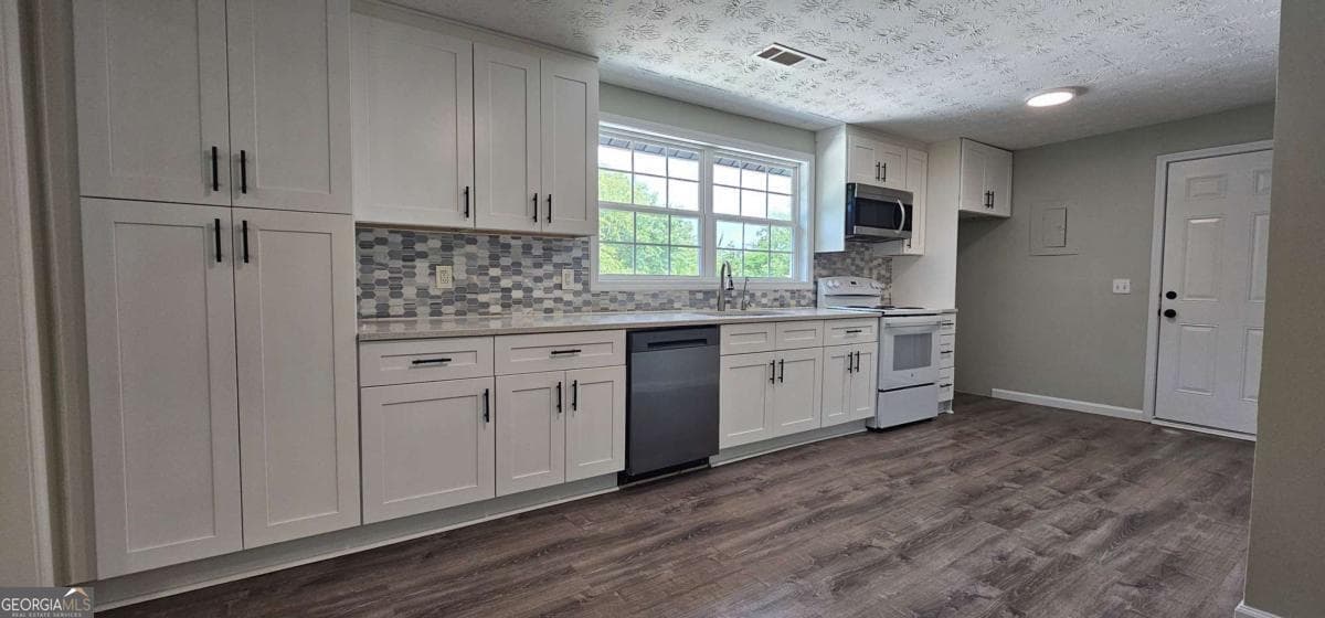 5 bedroom, 2 bathroom, 2,100 sq ft single family residence for sale at 4316 Tanners Mill Road, Braselton, GA 30517 — photo 9