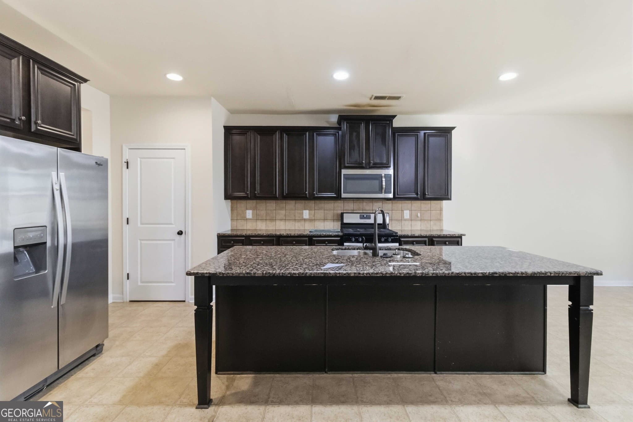 5 bedroom, 3 bathroom, 3,170 sq ft single family residence for rent at 2138 Dodson Woods Drive, Fairburn, GA 30213 for $3,500 a month — photo 10