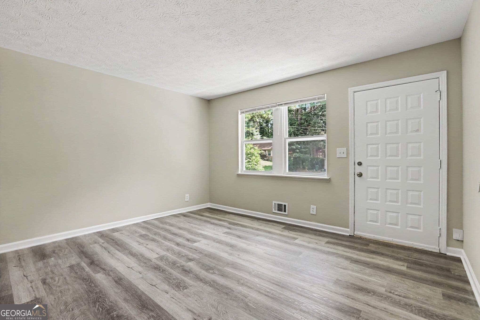 3 bedroom, 2 bathroom, 1,050 sq ft single family residence for sale at 2541 Kelly Lake Drive, Decatur, GA 30032 — photo 6