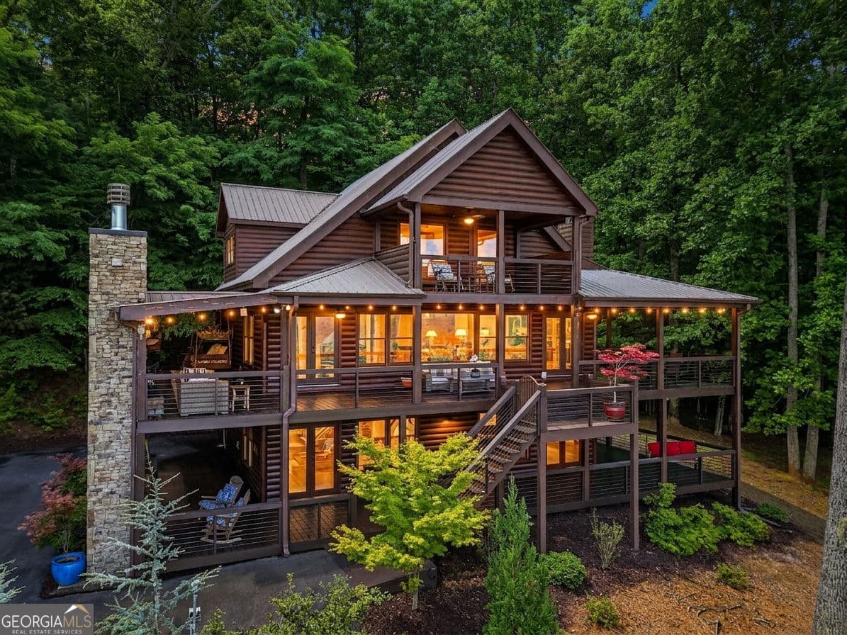 3 bedroom, 3 bathroom, 2,772 sq ft single family residence sold at 135 Bandit Lane, Blue Ridge, GA 30513