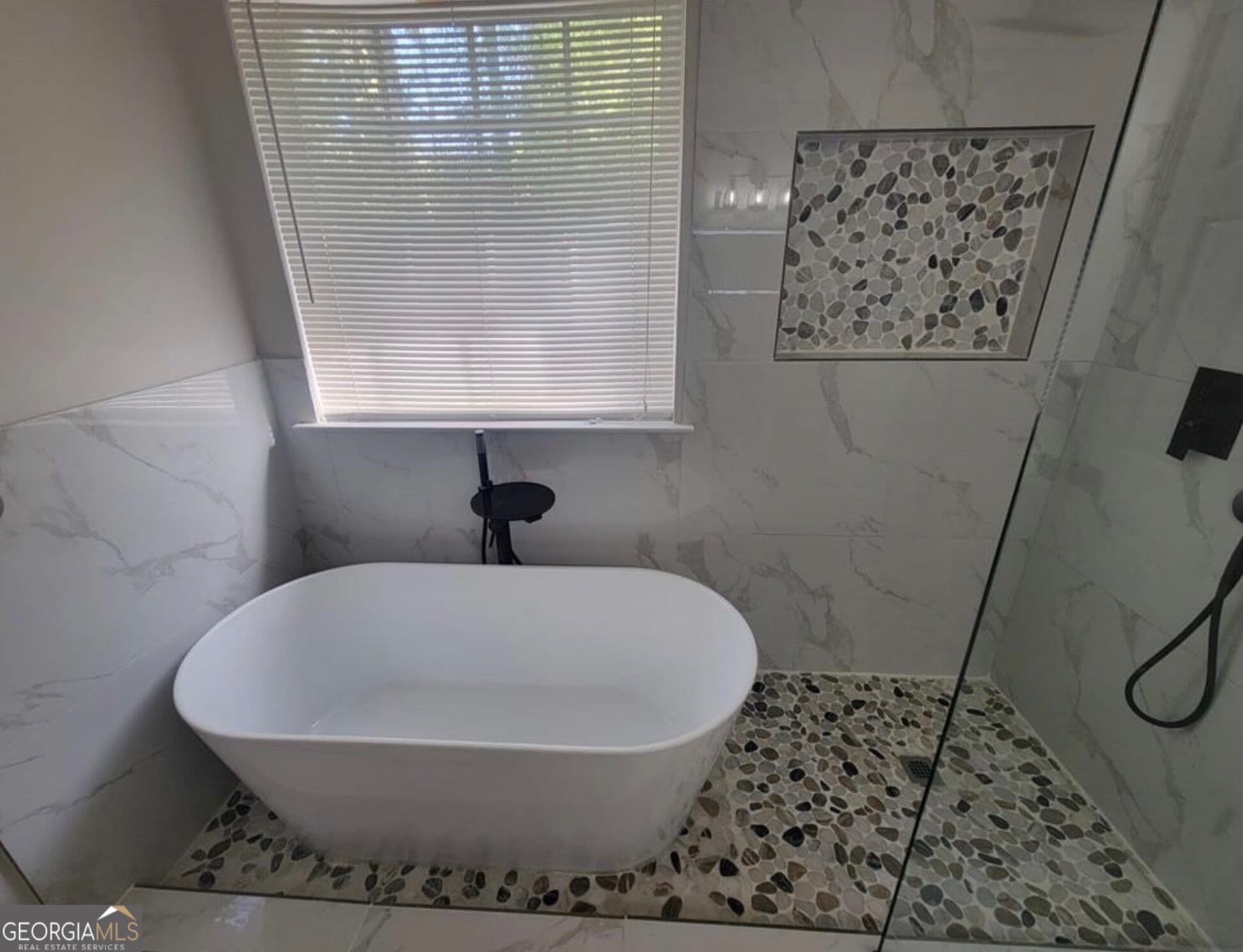 4 bedroom, 2.5 bathroom, 2,279 sq ft single family residence for rent at 3274 Sable Run Road, South Fulton, GA 30349 for $2,590 a month — photo 9